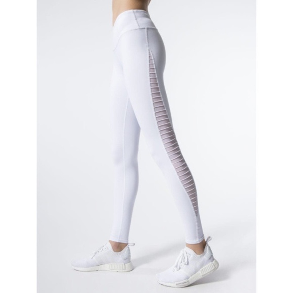 white alo leggings